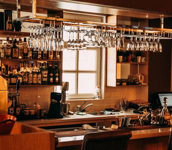 Is Bartending School Worth it? Benefits of Hands-On Training