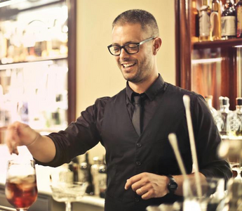 Become a Restaurant Bartender