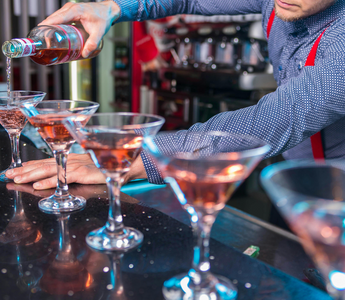 How to Become A Bartender